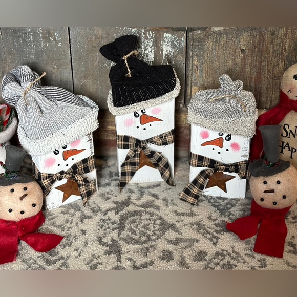 Primitive Christmas Decor - Total of 24 Pieces - Picture 7 of 10